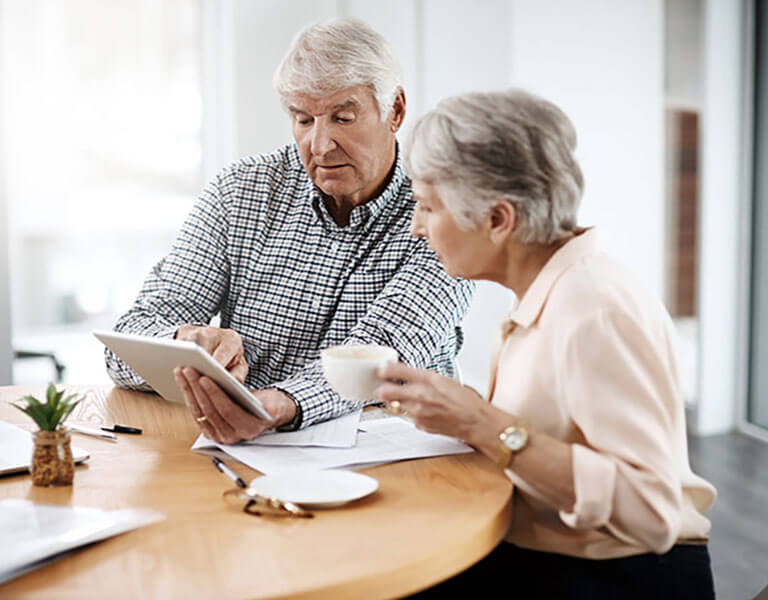 Image show couple looking at a tablet