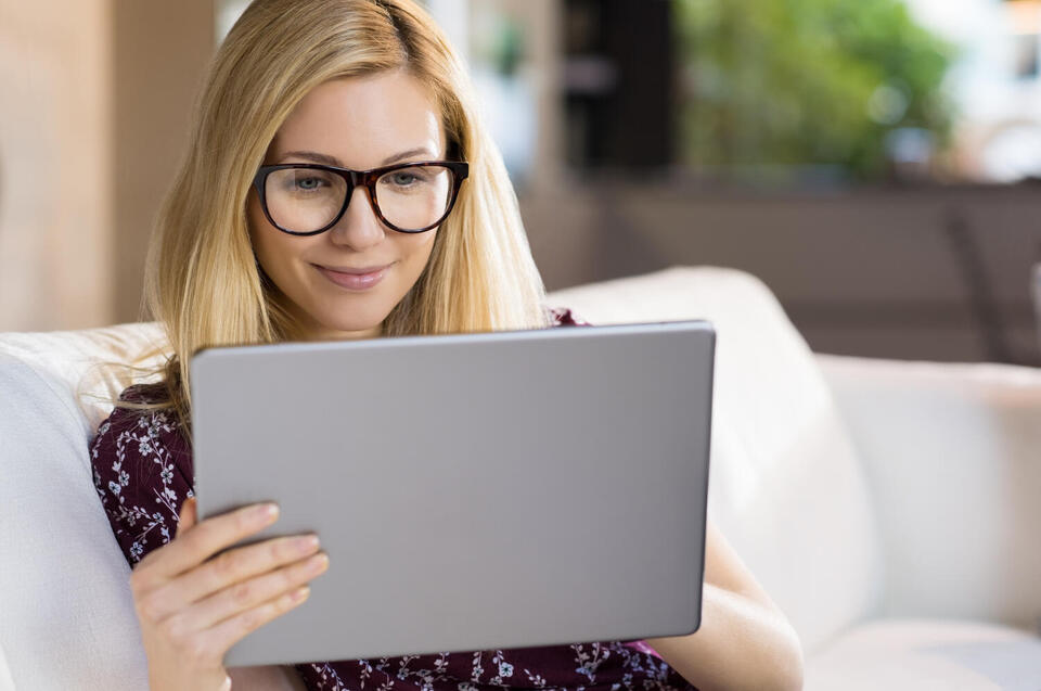 Woman on tablet taking online tinnitus test