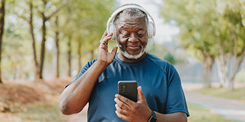 Using headphones with hearing aids