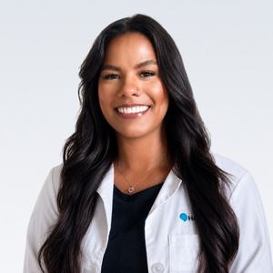 Simone Rey headshot
