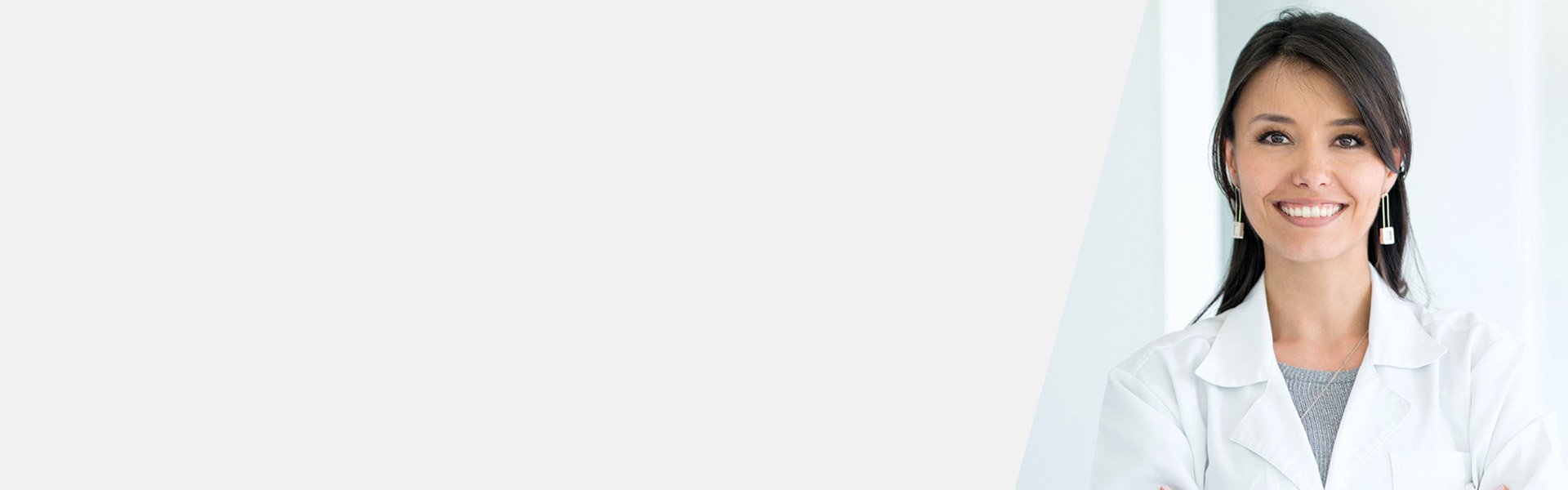 Smiling audiologist in a white coat specializing in tinnitus treatment.