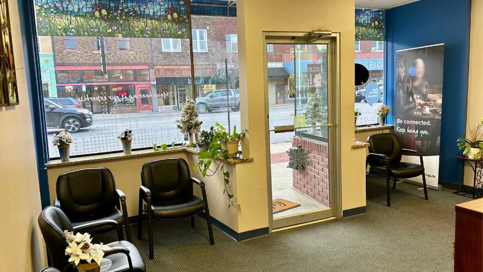 HearingLife-KS-Newton-Lobby