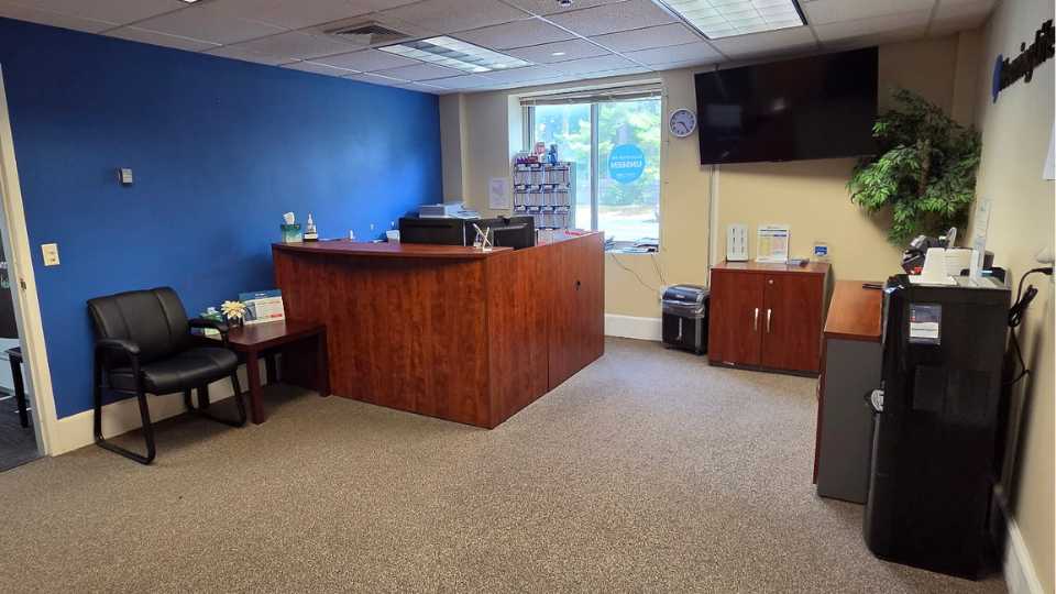 Hearinglife_MA_Amesbury_Lobby