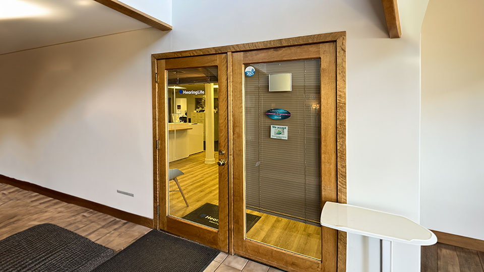 Hearinglife_MA_Plymouth_Lobby Door
