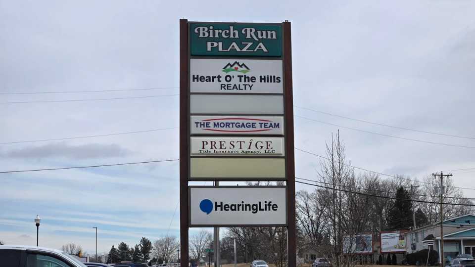 Hearinglife_MI_Adrian_Sign