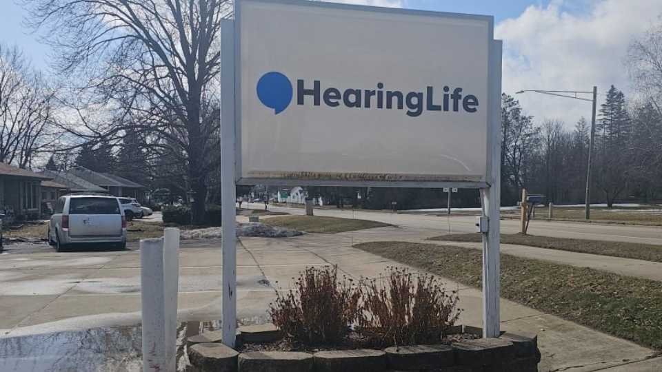 Hearinglife_MI_Caro_Sign