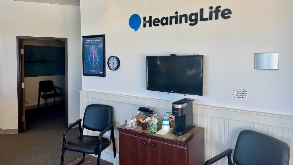 Hearinglife_MI_Okemos_Lobby
