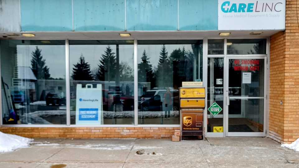 HearingLife clinic in Reed City, Michigan, exterior view showcasing front entrance and signage offering a free hearing assessment.