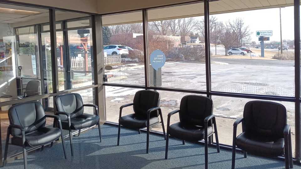 Hearinglife_MN_Waconia_Lobby
