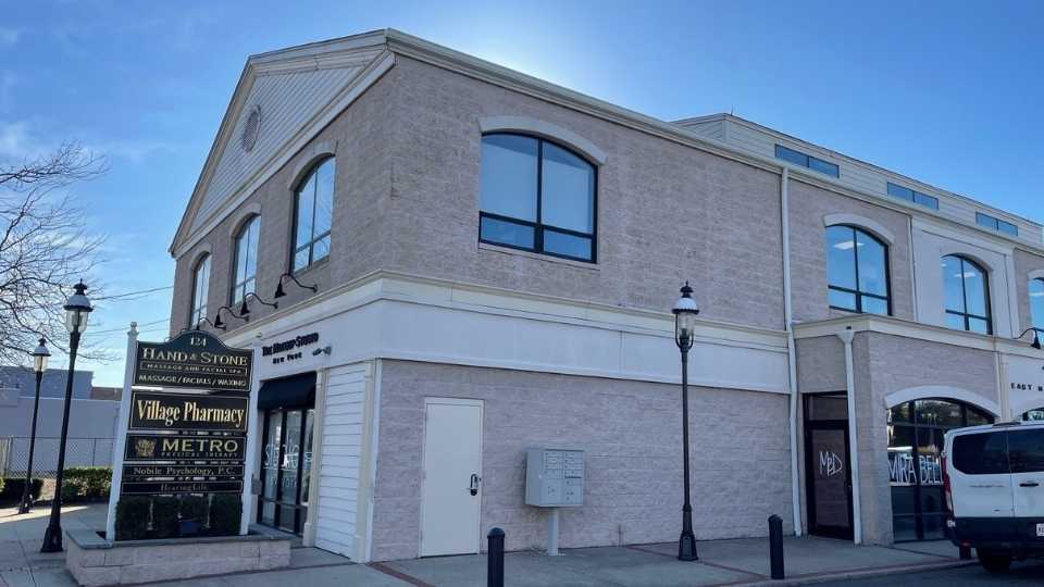 Babylon NY HearingLife office building