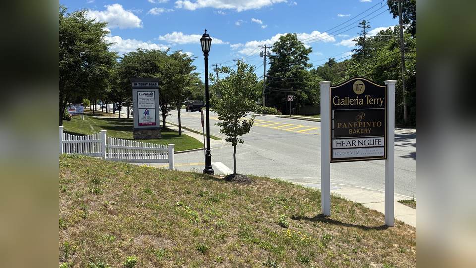 HearingLife - Smithtown NY - outside signage