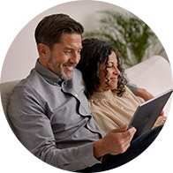 Image show couple in a sofa